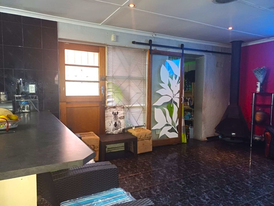 5 Bedroom Property for Sale in Portlands Western Cape